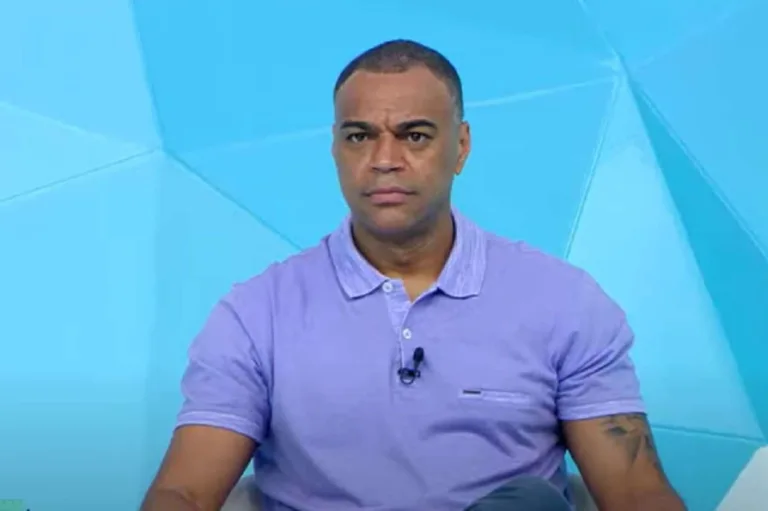 Denílson não pipoca e dá ‘ultimato’ sobre técnico da seleção: “Não faz sentido”