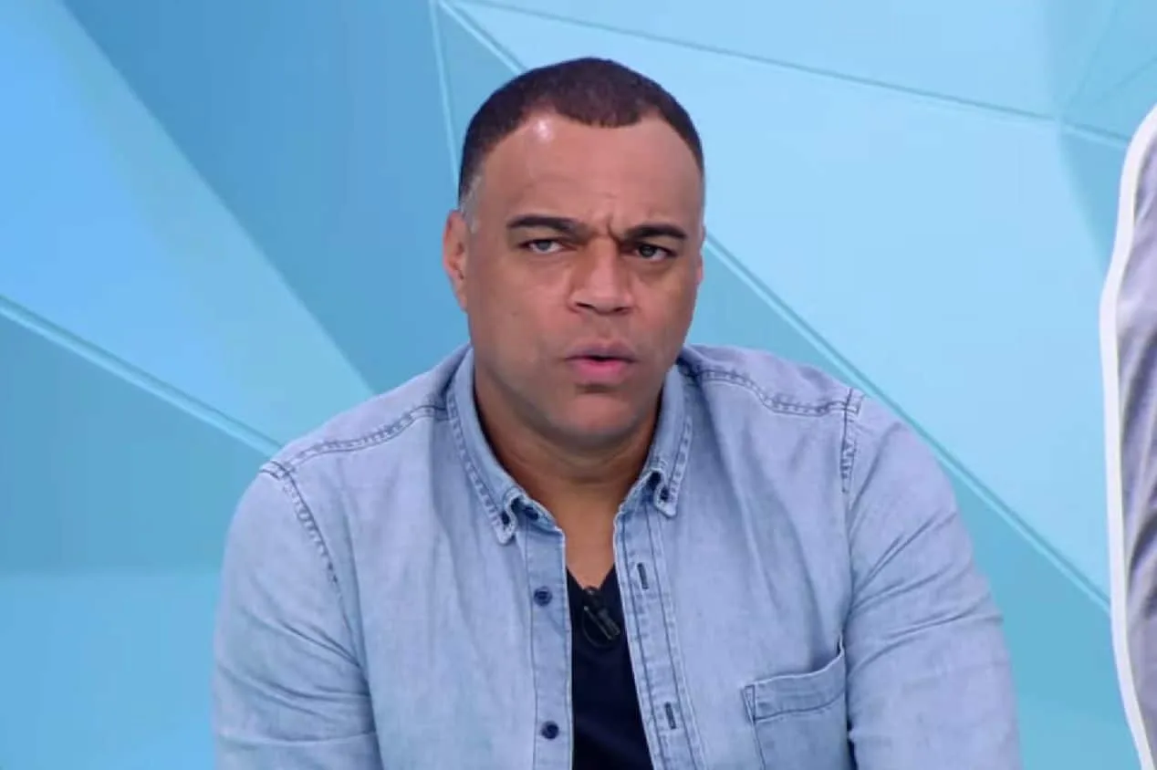 Denílson vê brecha para reviravolta e alerta sobre saída no Palmeiras: “Não sei, hein” 