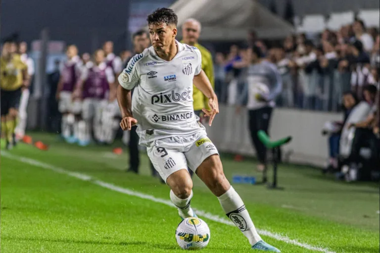 Palmeiras se reúne com Marcos Leonardo e faz oferta ao Santos