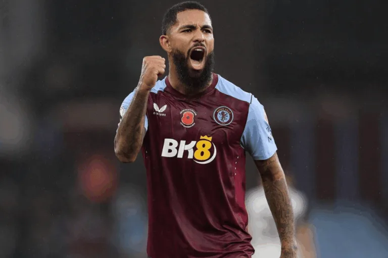 Barcelona mira contratação de Douglas Luiz; Diretor e agente assistem jogo juntos