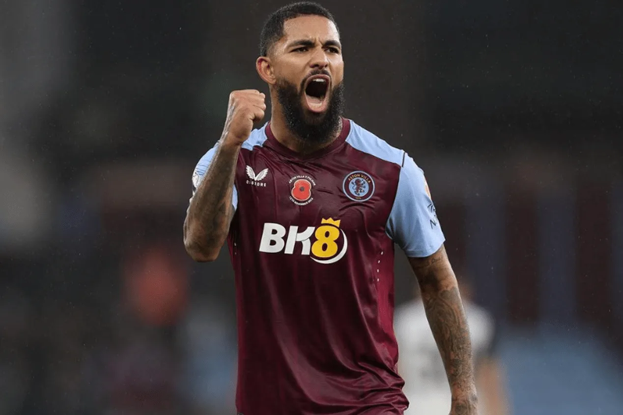 Barcelona mira contratação de Douglas Luiz; Diretor e agente assistem jogo juntos