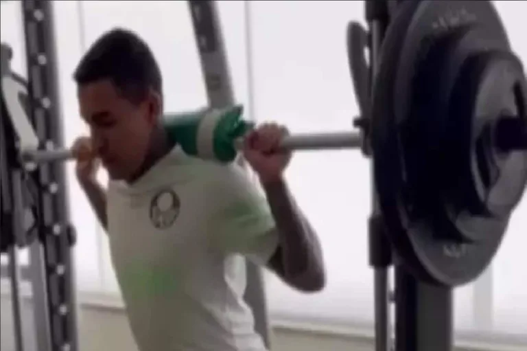 Férias? Dudu segue fazendo tratamento para retornar ao Palmeiras