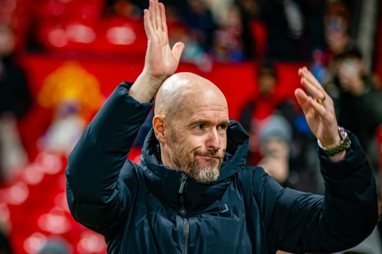 Erik ten Hag confirma renovação de trio do Manchester United