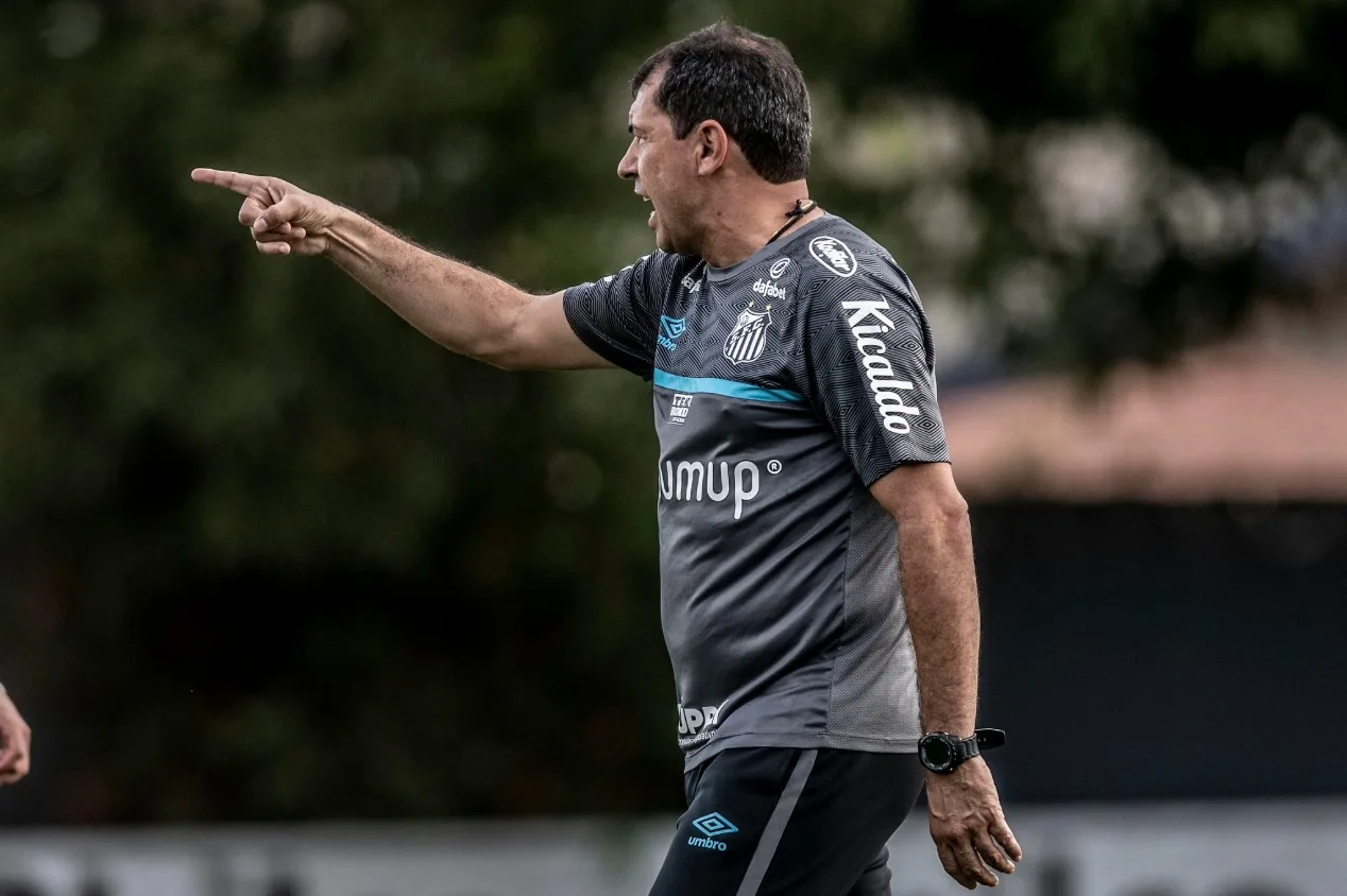 De volta ao Santos, Fábio Carille manda recado à torcida; assista