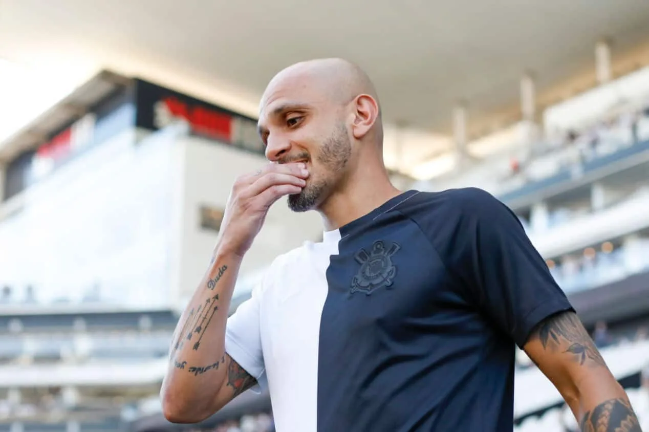 Corinthians perde para o Internacional em despedida de Fábio Santos
