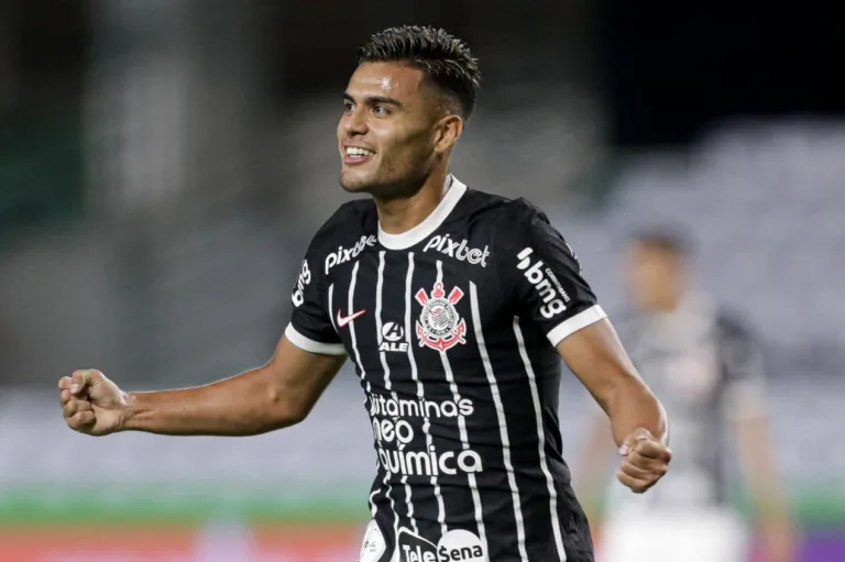 Corinthians aguarda lista do Flamengo para ceder Fausto Vera em troca