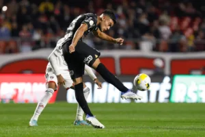 Coritiba x Corinthians: Fausto Vera abre o placar com golaço e Romero amplia; assista