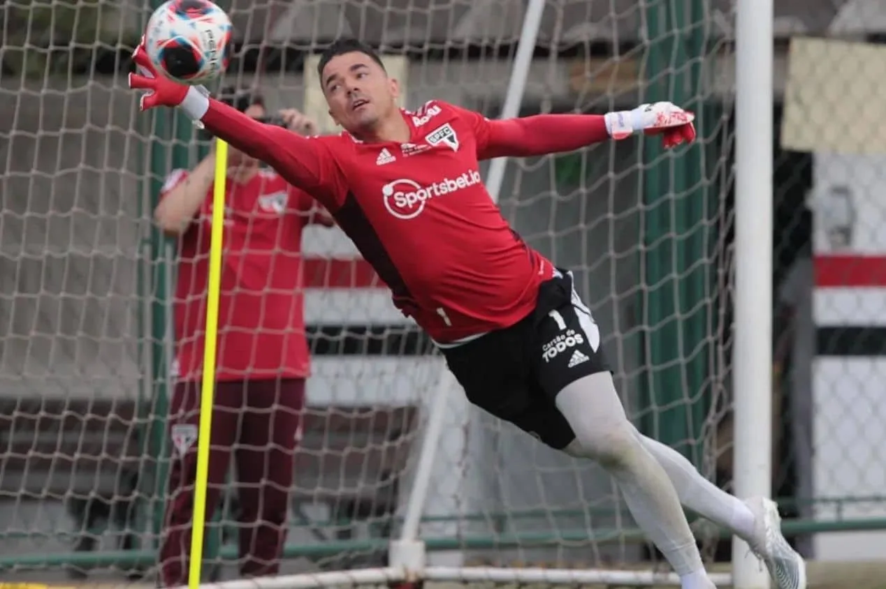 Fluminense tem interesse em goleiro ex-SPFC, diz André Hernan