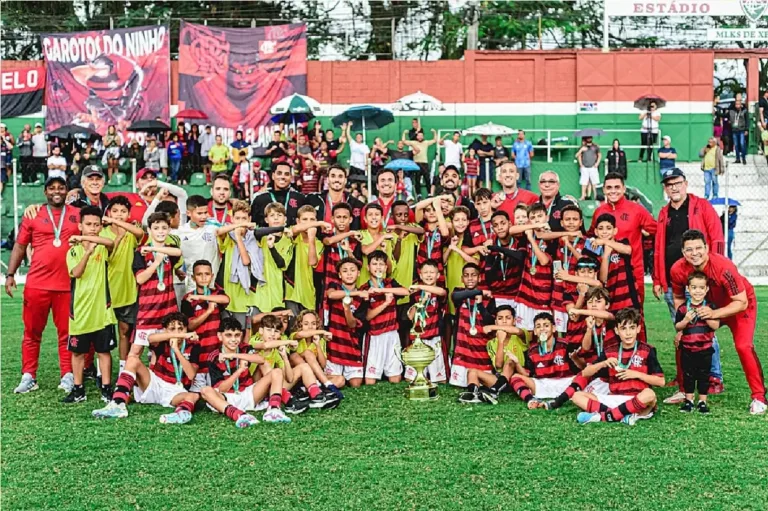 Base do Flamengo iguala em 2023 o recorde histórico de títulos