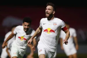Flamengo tenta envolver jogador em negociação com Léo Ortiz do Bragantino