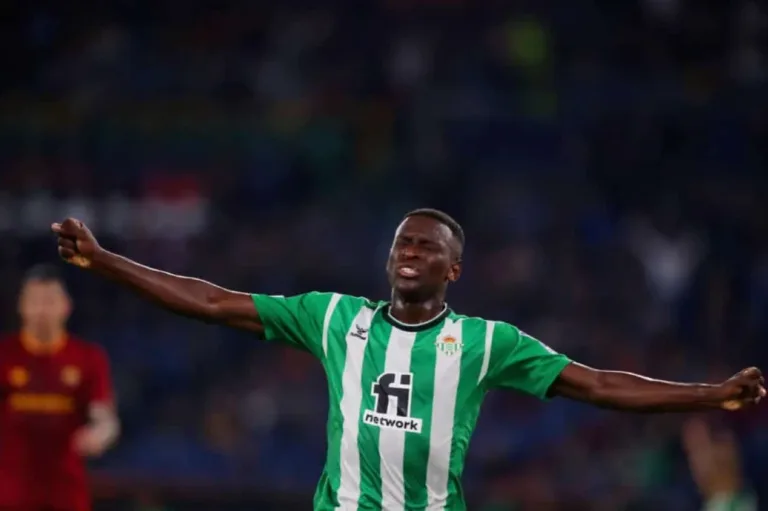 Fluminense aguarda resposta do Betis após oferta por atacante