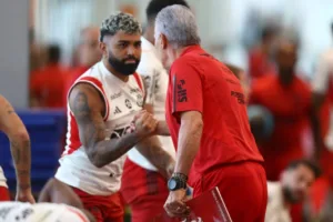 Vampeta cobra decisão de Tite no Flamengo e antecipa problema com quatro jogadores