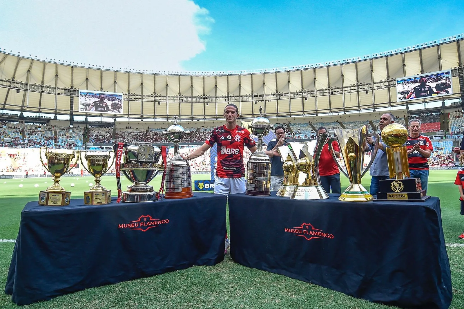 Flamengo estuda oferecer cargo de gerente técnico a Filipe Luís