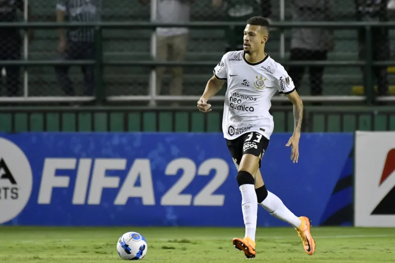 Mercado da bola: Botafogo tem interesse em ex-zagueiro do Corinthians