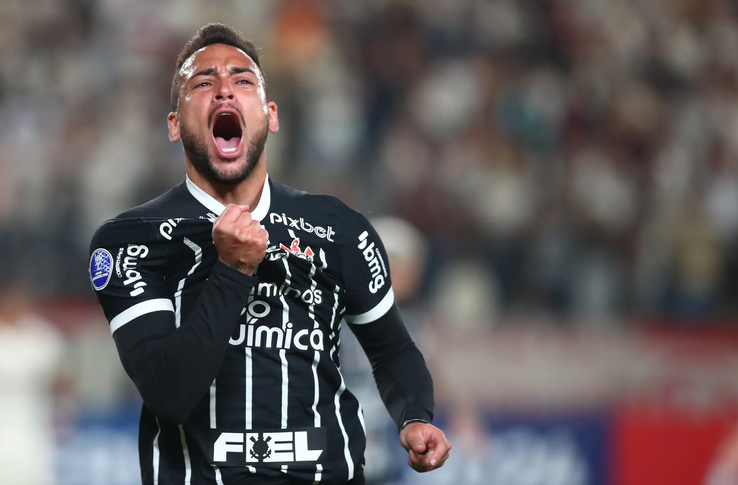 Empresário de Maycon abre o jogo sobre permanência no Corinthians