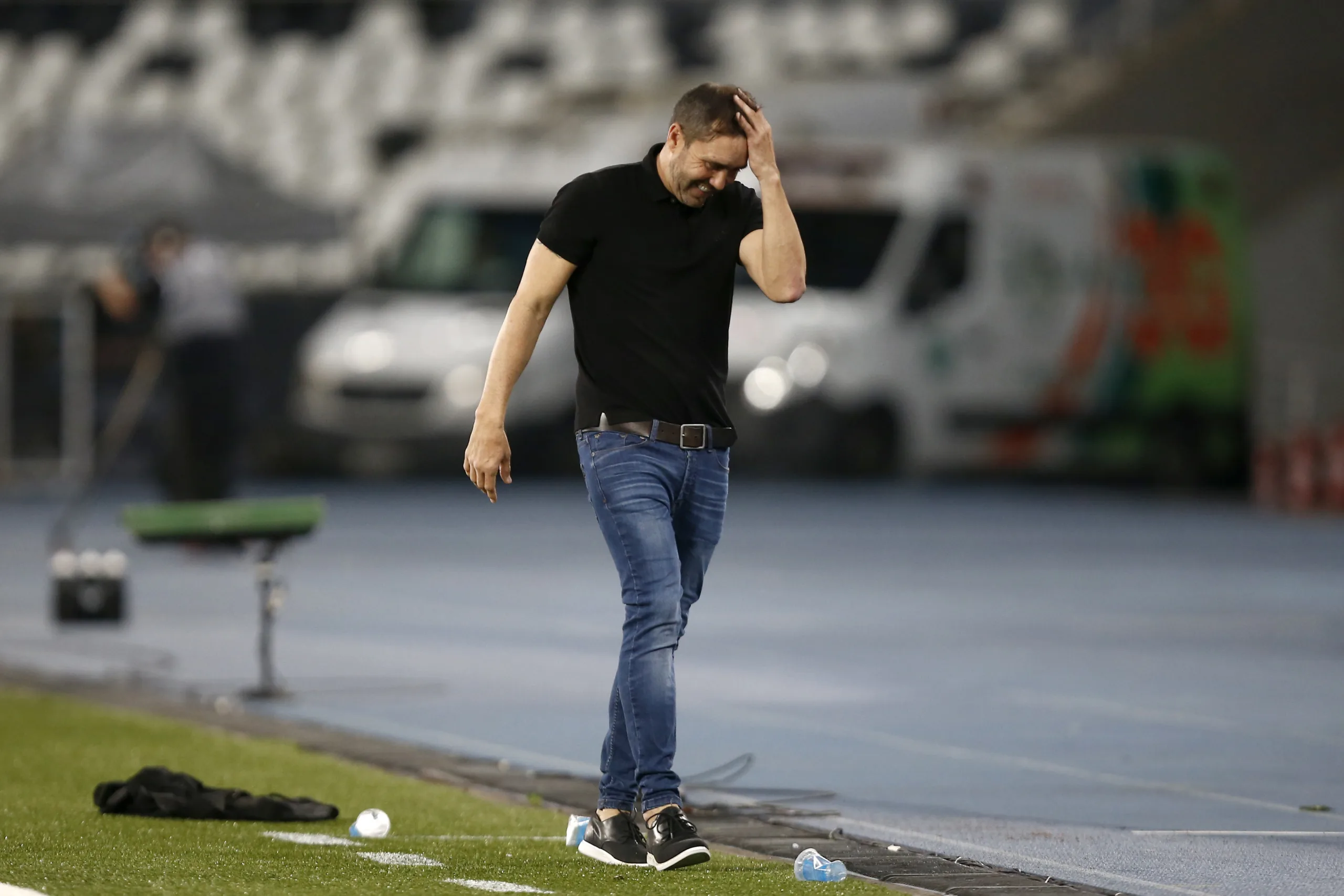 Presidente do Internacional abre o jogo sobre permanência de Coudet e possível chegada de Scarpa