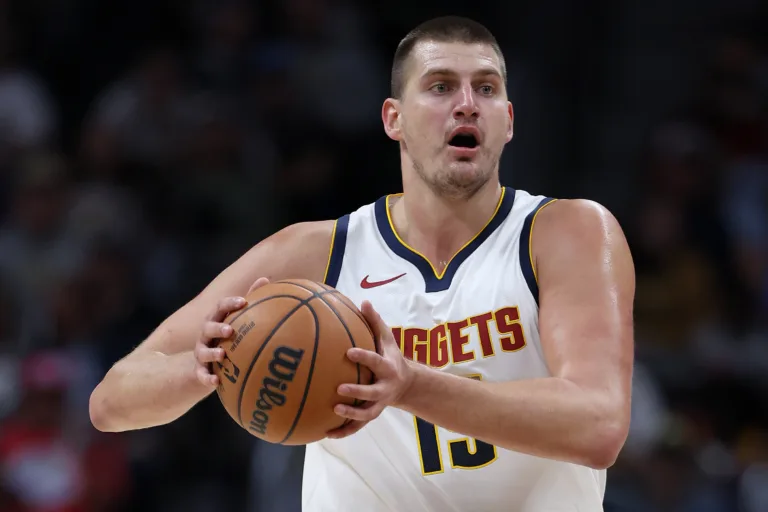 Denver Nuggets pressiona e conquista vitória sobre o Phoenix Suns na NBA