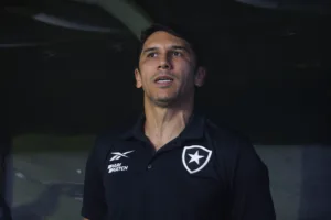 Após desabafo, Botafogo decide o futuro de técnico Bruno Lage