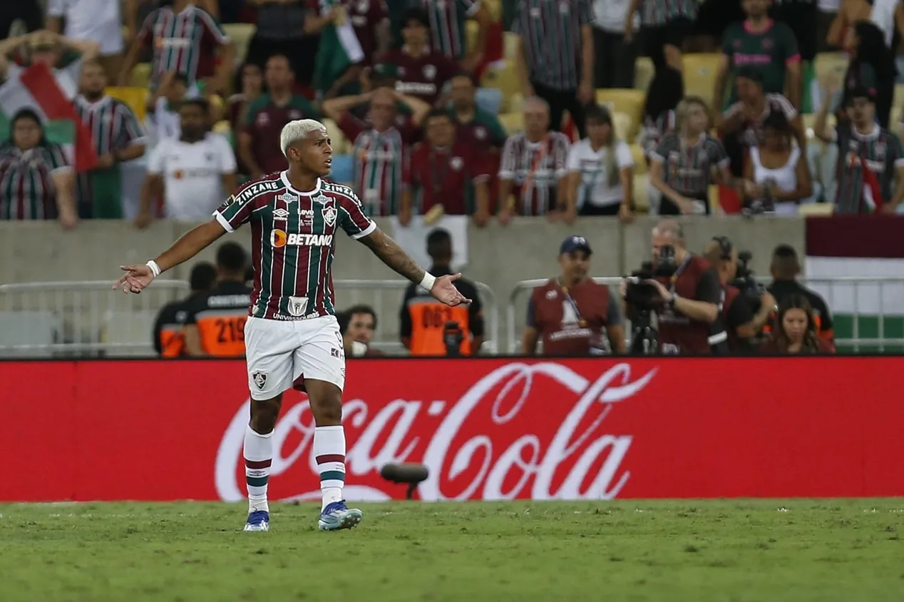 John Kennedy faz fila, anota golaço e diminui para o Fluminense contra o Grêmio