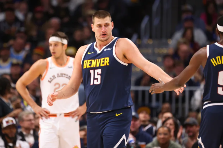 MVP? Nikola Jokic lidera a NBA em pontos, rebotes e assistências