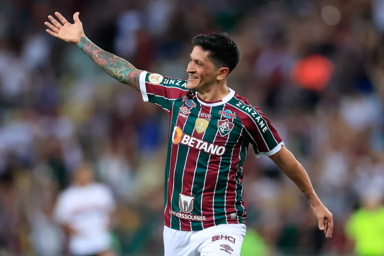 Às vésperas do Mundial de Clubes, Cano comenta status de ídolo no Fluminense: “Incrível como me tratam”
