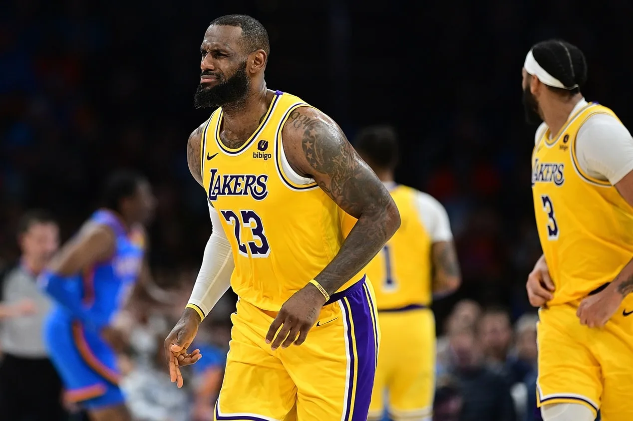 LeBron James é dúvida para Lakers x Suns na Copa da NBA