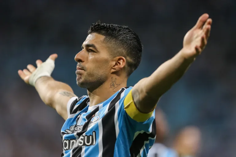 Como fica o ataque do Grêmio hoje sem Luis Suárez?