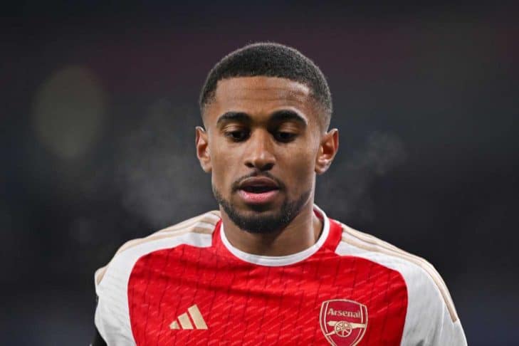 Mercado da bola: atacante do Arsenal na mira de Wolverhampton e Sevilla Mercado da bola: atacante do Arsenal na mira de Wolverhampton e Sevilla