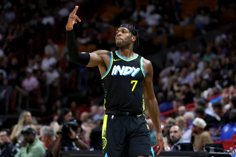 Defesa do Boston Celtics vacila e Indiana Pacers converte mais dois pontos; veja