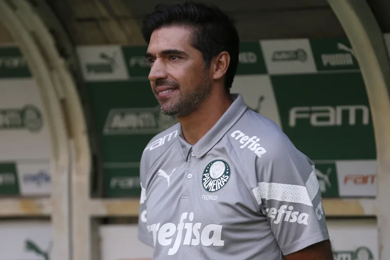 Abel Ferreira despista despedida do Palmeiras e foca no jogo do título: “Agora é quarta-feira”