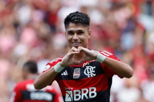 Preciso, Flamengo inaugura o marcador contra o Cuiabá; veja