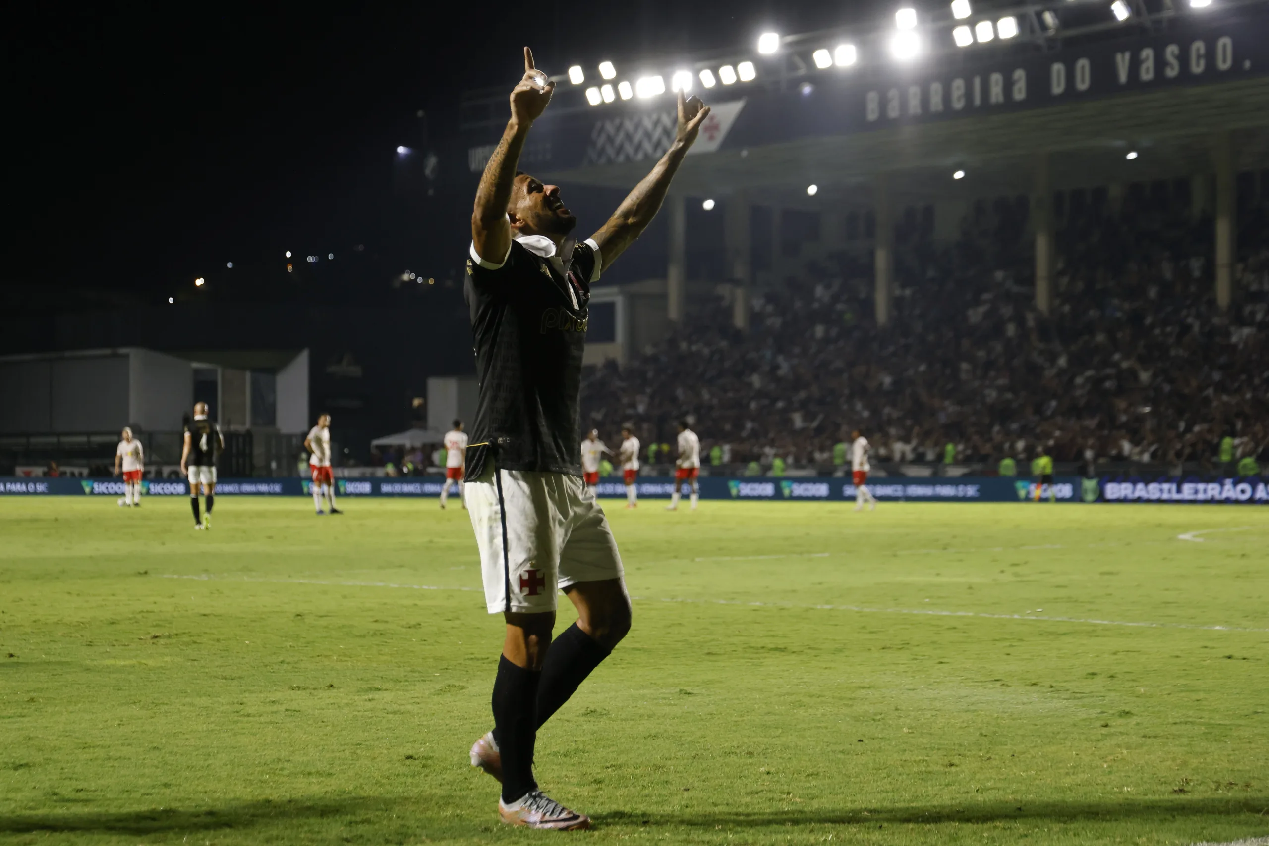 Vasco vence o Red Bull Bragantino em duelo emocionante e conquista a sua permanência na Série A