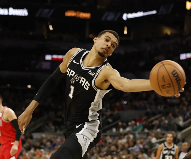 Wembanyama brilha em derrota do San Antonio Spurs para o Chicago Bulls