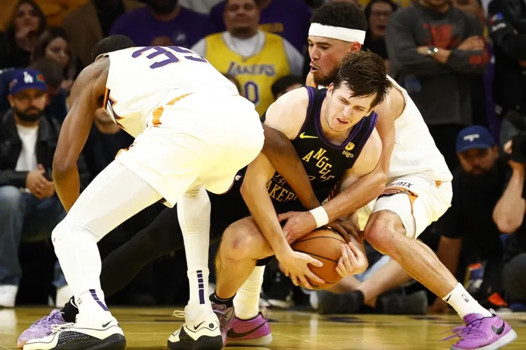 Arbitragem esclarece lance polêmico em Lakers x Suns na Copa da NBA