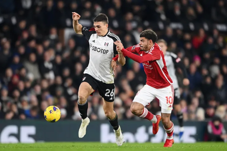 Fulham ignora defesa do Nottingham Forest e decreta goleada pela Premier League