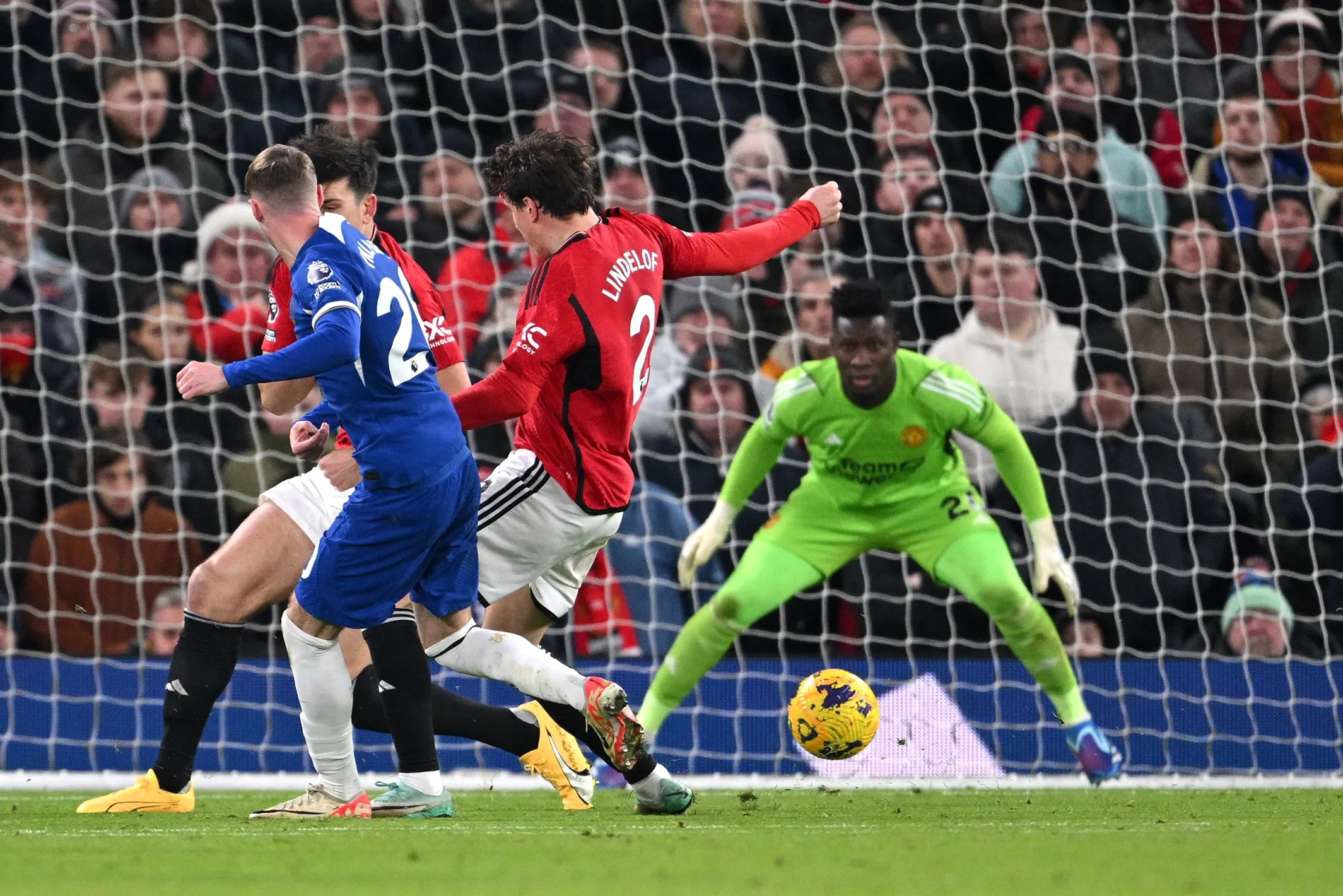 Manchester United inaugura o marcador e Chelsea busca o empate; veja