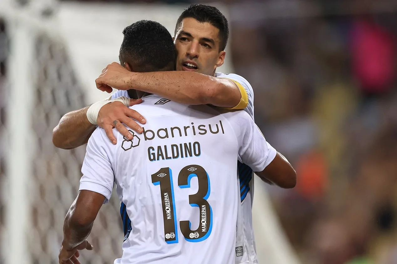 Com show de Suárez, Grêmio bate o Fluminense de virada no Maracanã
