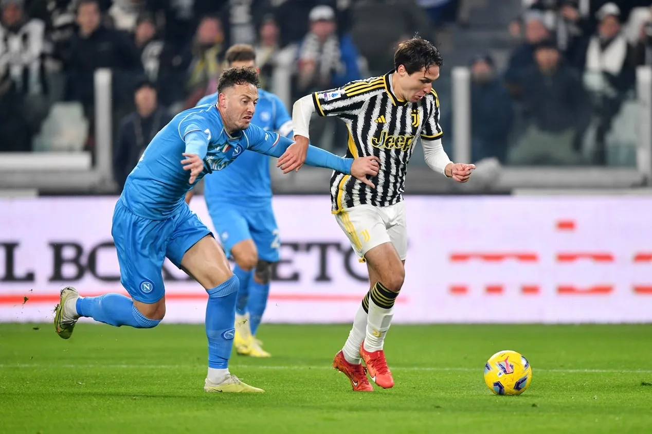Juventus bate o Napoli e assume a liderança do Campeonato Italiano