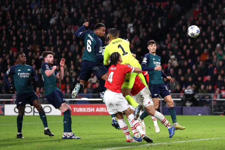 Arsenal inaugura o marcador e PSV busca o ataque para empatar; veja os gols