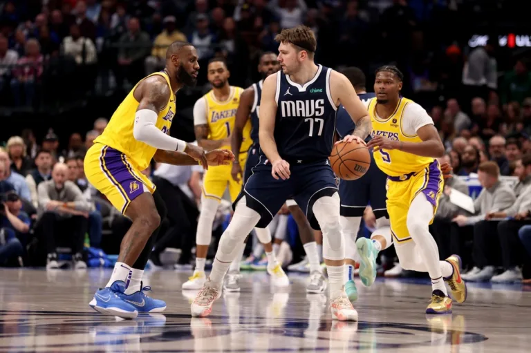 NBA: Mavericks sofrem pressão, mas batem os Lakers em casa