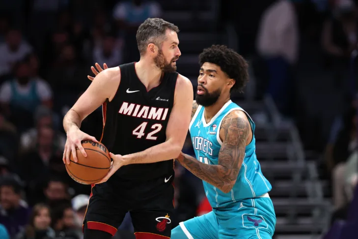 NBA: Miami Heat se beneficia de falhas do Charlotte Hornets para decretar a vitória NBA: Miami Heat se beneficia de falhas do Charlotte Hornets para decretar a vitória