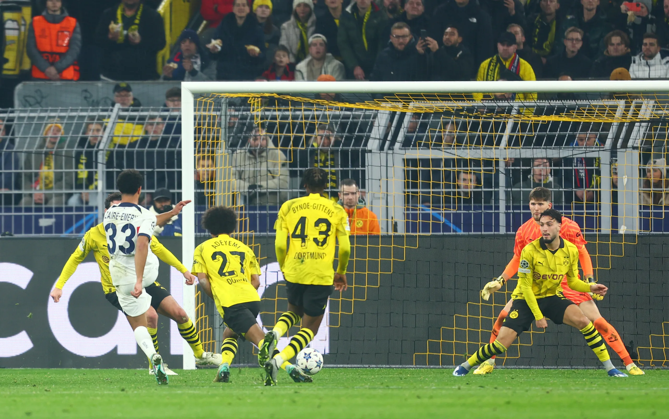 Borussia Dortmund e Paris Saint-Germain empatam em 1 a 1; veja os gols