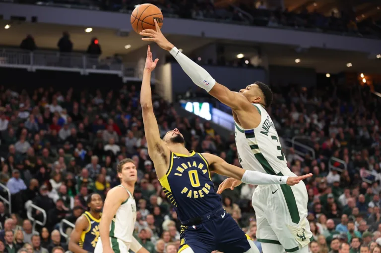 Antetokounmpo tem atuação histórica e Bucks derrotam os Pacers em “revanche” da Copa da NBA
