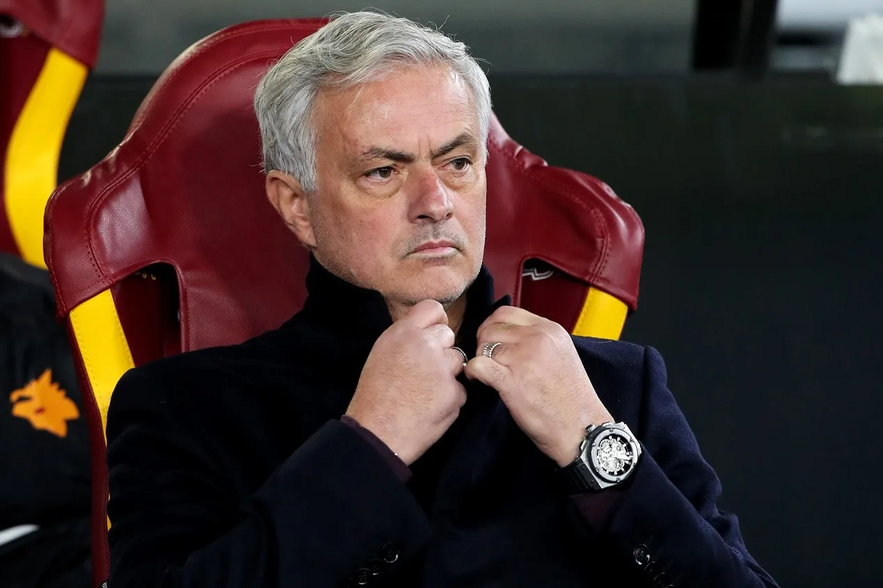 José Mourinho dispara contra o Tottenham: “Sala de troféus vazia”