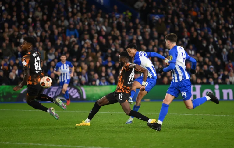 Liga Europa: brasileiro marca no final e Brighton conquista vitória sobre o Olympique de Marseille