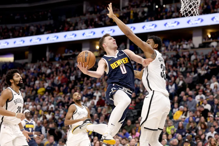 NBA:  Nuggets atropelam os Nets e Nikola Jokic faz história com 10 triplos-duplos