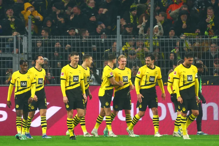 Borussia Dortmund abre o placar contra o Mainz 05 na Bundesliga; veja