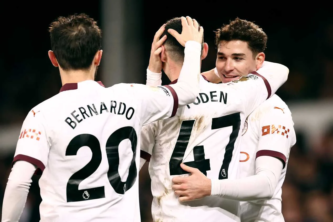 Manchester City não se abate e busca a vitória, de virada, sobre o Everton na Premier League