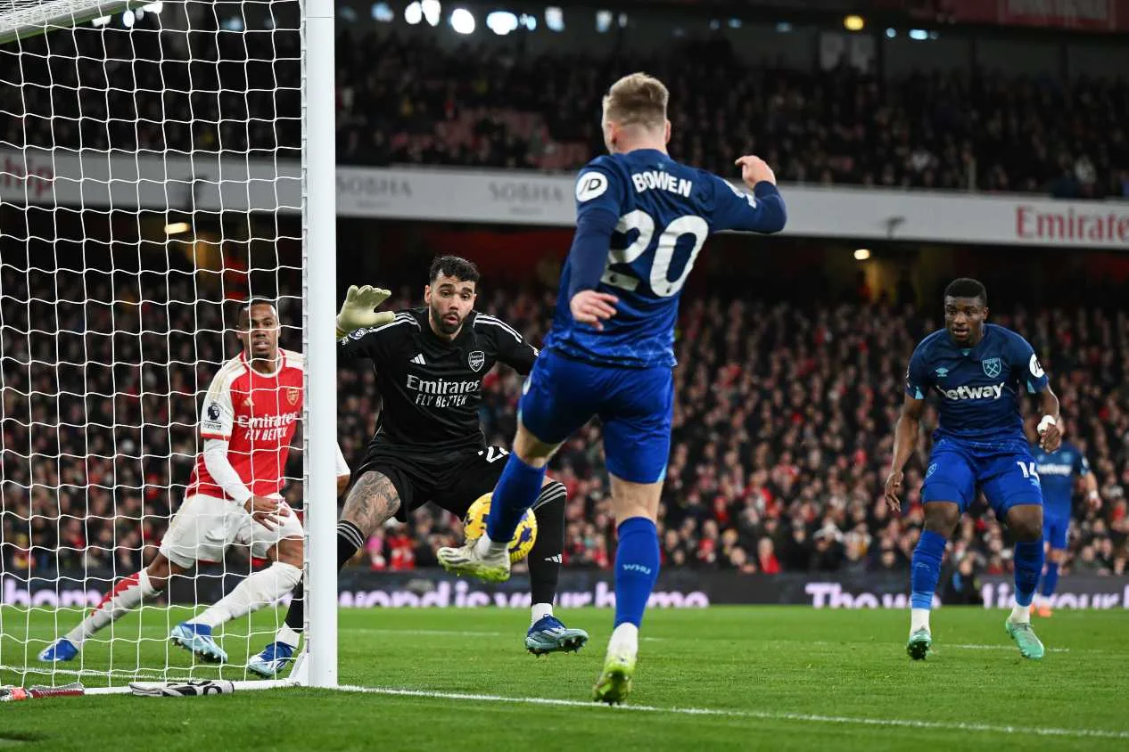 West Ham surpreende e inaugura o marcador contra o Arsenal; veja
