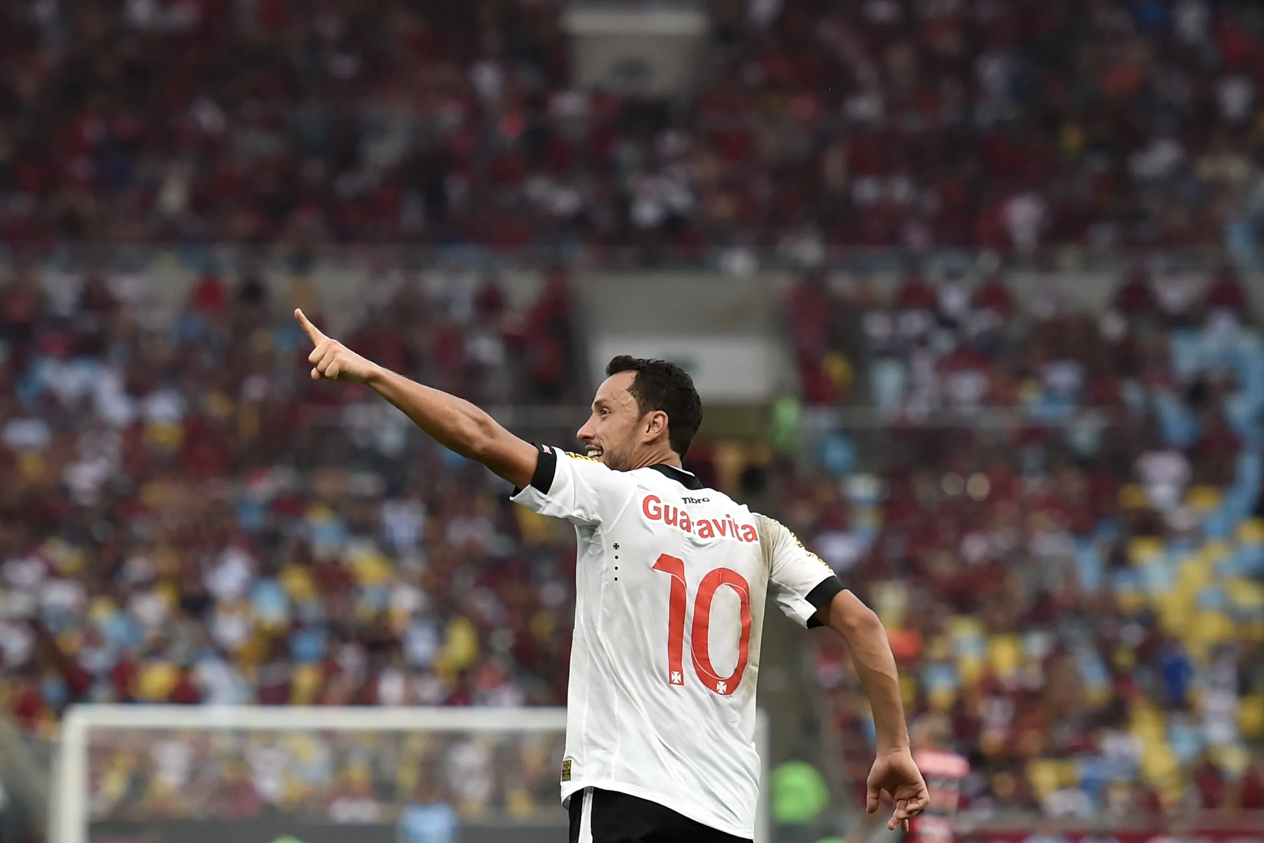 Ex-Vasco, Nenê projeta jogar até os 43